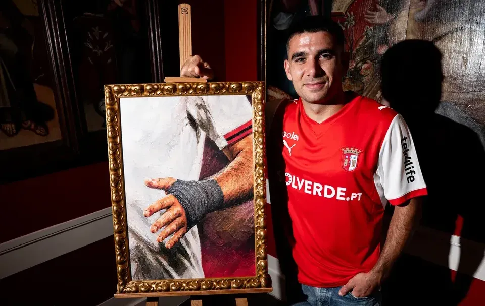 Oficial: SC Braga renova com lateral